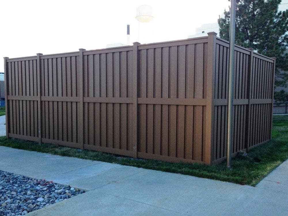 veterans-administration-hospital-trex-fencing-grand-junction-co A utility enclosure built from Trex Fencing for a hospital