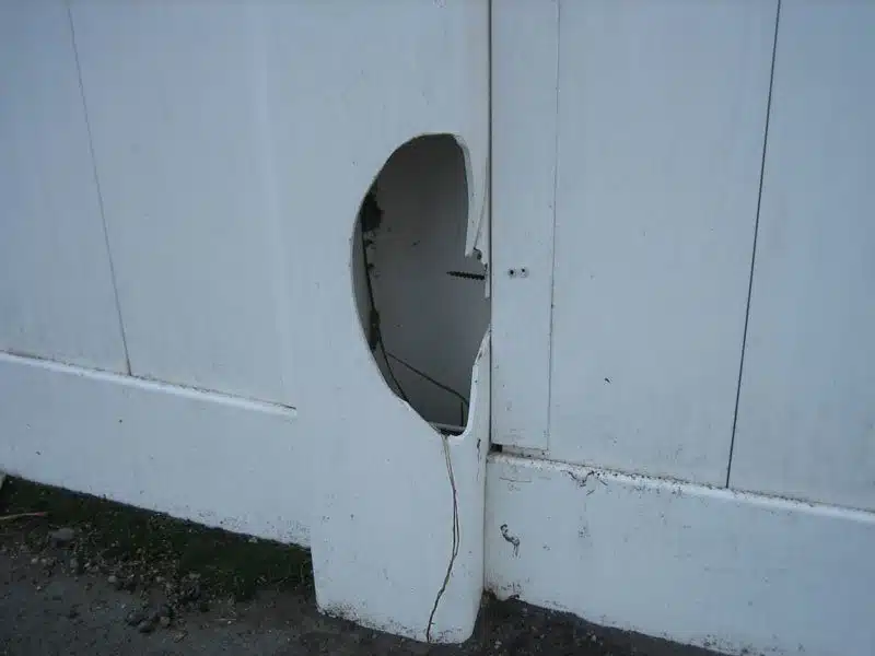 A - Hole in Vinyl Post Trex vs PVC Vinyl 5