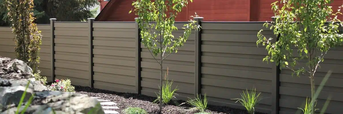 Trex Horizons Composite Fencing A horizontal Trex fence with a Horizons frame providing a contemporary look to a backyard