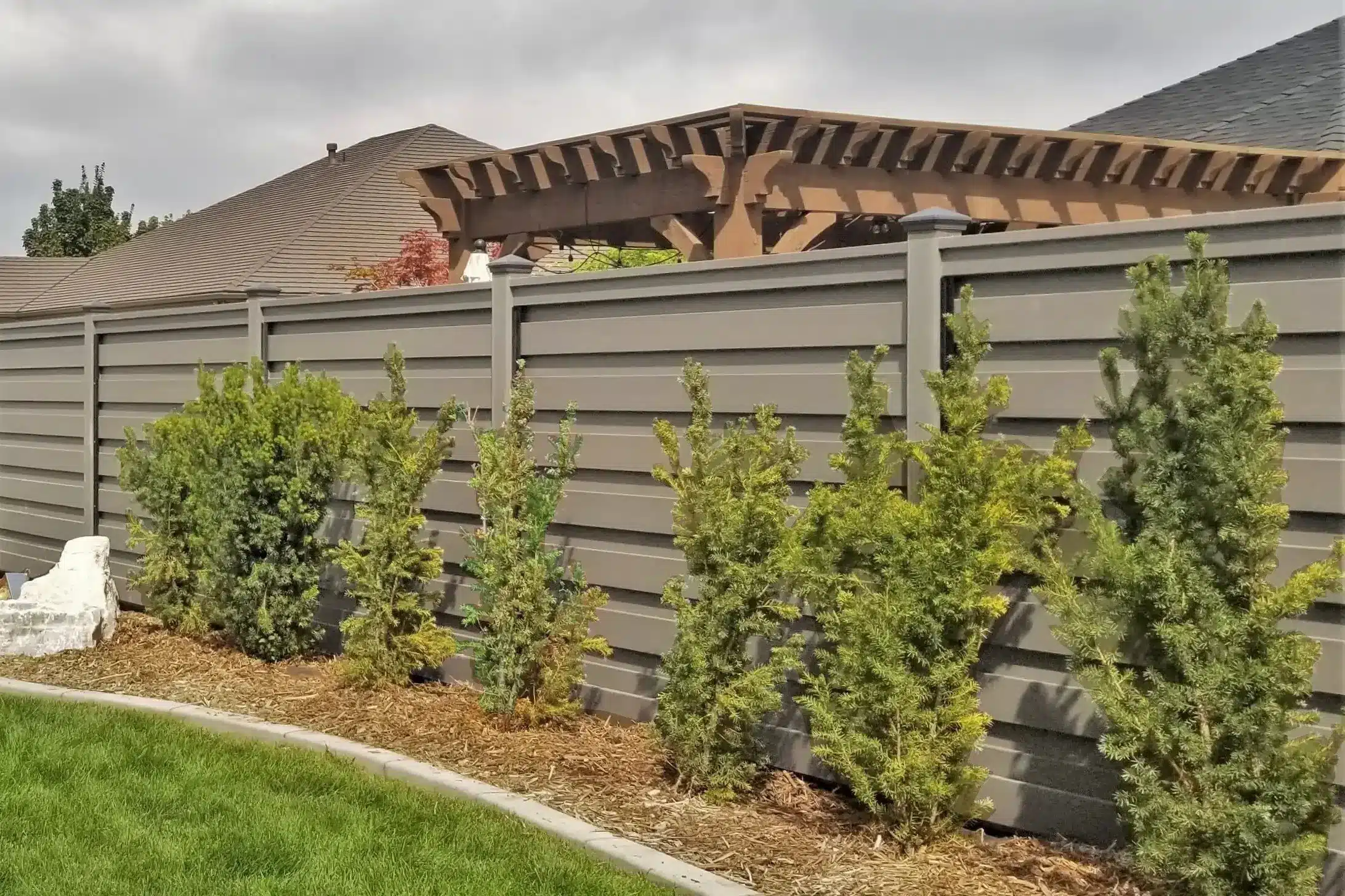 trex-fencing-horizontal-composite-fence-system Trex Fencing - Horizontal fencing with composite rails